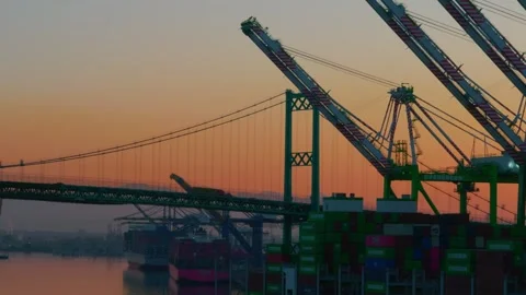 LA, CA, USA - August 05, 2026: Sunset silhouette of the Vincent Thomas Bridge Stock Footage 341467240