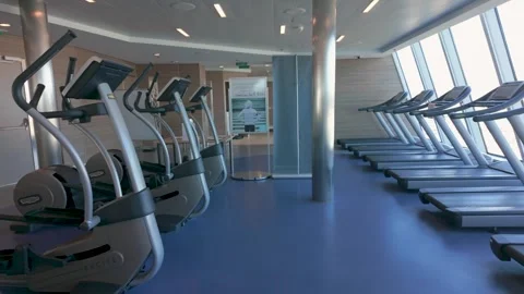 LA, CA, USA: March 20, 2026 - Modern cruise ship fitness center 库存影片 331175649