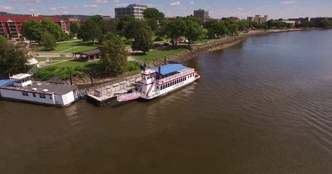 La Crosse Queen Orbit 2 Stock Footage 78980338