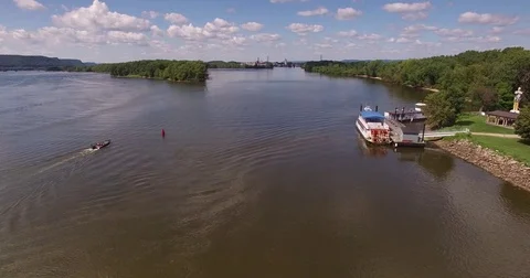 La Crosse Queen Orbit Video stock 78980324