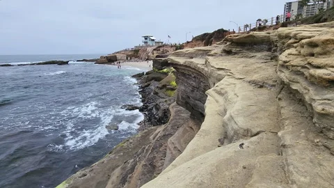 La jolla cliff rocks with moss and ocean waves Stock-Footage 202054169