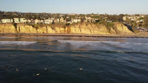 La Jolla Cliff Side Beach with Waves and Surfers, Drone Shot 2 Vídeo Stock 163389616