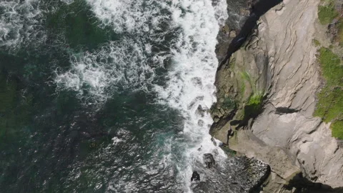 La Jolla Drone 4K Cliffs and Waves San Diego 스톡 동영상 240348015