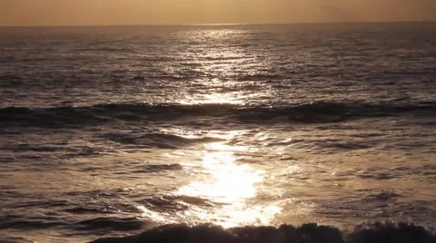 La Jolla - Waves Roll in at Sunset Vídeos de archivo 65997888