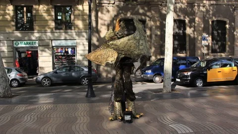 La rambpla, spain. human statue Stock Footage 127511656