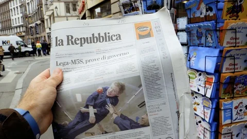 La republica Newspaper about Stephen Hawking Death Stock Footage 87224517