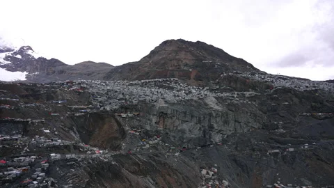 La Rinconada Gold Mining Settlement in Peruvian Andes Vídeo Stock 345126610