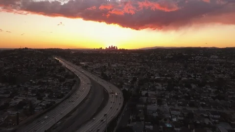 LA Sunset Freeway Downtown Pull Back 库存影片 103294795