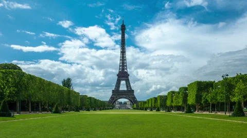La Tour Eiffel in Paris without people Stock Footage 32128525