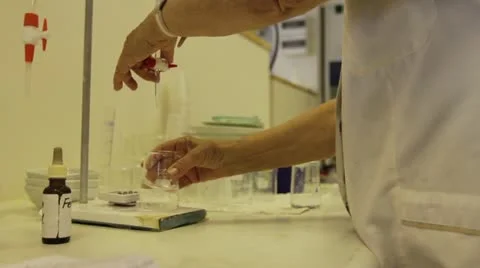 Lab Beakers - mixing Stock Footage 22277163