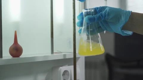 Lab at the brewery. Manual shooting Vídeo Stock 317543286