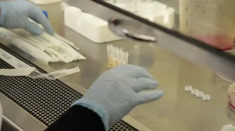 Lab tech injects sample vials Stock Footage 21936556