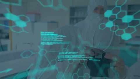 Lab tech moving to microscope after hologram appearing adjusting sample to Vidéo 330463193