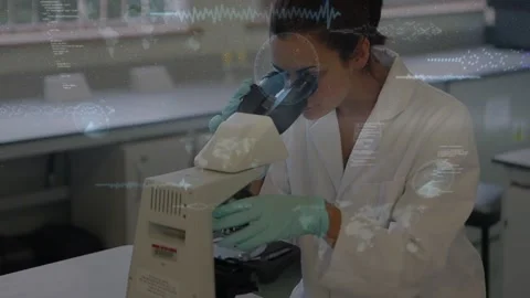 Lab tech placing slide and adjusting microscope knobs, overlays aligning for 스톡 동영상 329575779