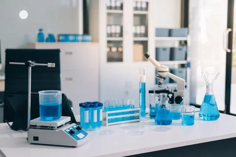 Lab technician experimenting in lab Foto stock
