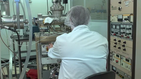 Lab technician working in a lab Stock Footage 106957695