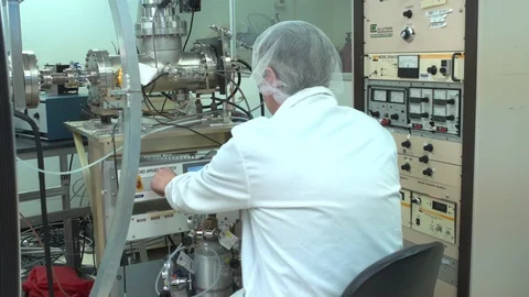 Lab technician working in a lab Stock Footage 106957773