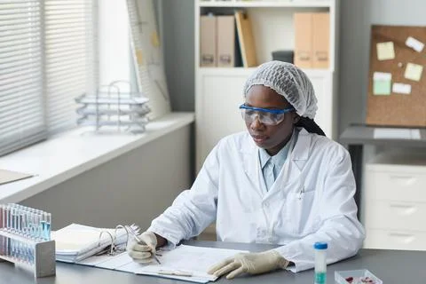 Lab Technician Writing in Document Foto stock