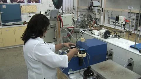 Lab Worker Performing An Experiment or Test 2 스톡 동영상 18967128