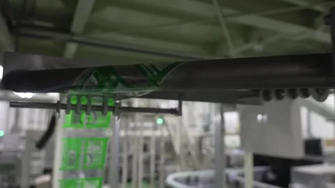 Labeling and Capping Machine on a Sake Bottling Line Vidéo 340010771