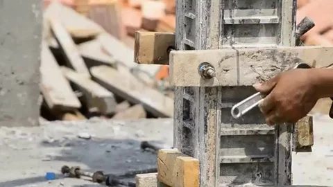 Labor build pillar in construction site Stock Footage 98247922