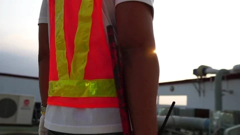Labor man holding a pipe wrench with the warm light of the Sunset Vídeo Stock 105913153