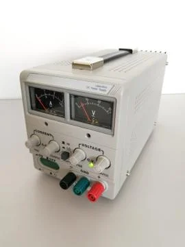 Laboratory adjustable voltage DC power supply for electronics engineering wor Stock-Fotos