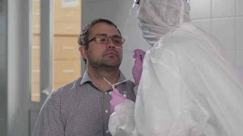 Laboratory analysis for the virus. Vidéo 334699985