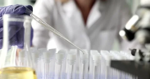 Laboratory and scientific experiments and formulation of chemicals for medical 스톡 동영상 231836393