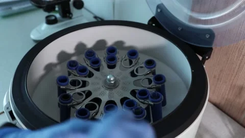 The laboratory assistant loads the test tubes into the centrifuge. 스톡 동영상 198805826