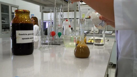 Laboratory assistant mixes reagents in a test tube Stock-Footage 121410155