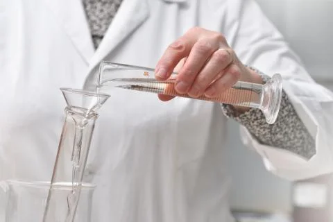 Laboratory assistant pours liquid into a test tube close-up Stock-Fotos