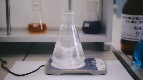 Laboratory beaker in analyst's hand in plastic glove. Stock Footage 76739861
