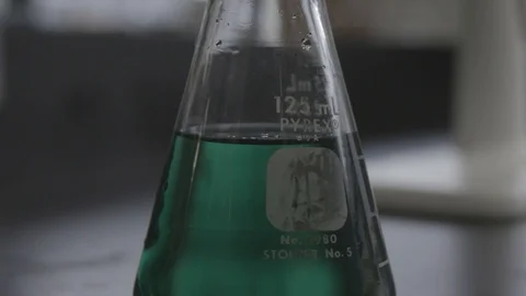 Laboratory Beaker with liquid 스톡 동영상 126938274