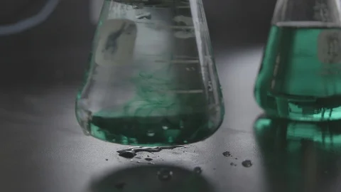 Laboratory Beaker with liquid 스톡 동영상 126938284