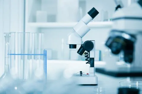 Laboratory microscope lens.modern microscopes in a lab. Foto stock