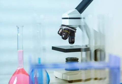 Laboratory microscope lens.modern microscopes in a lab. Foto stock