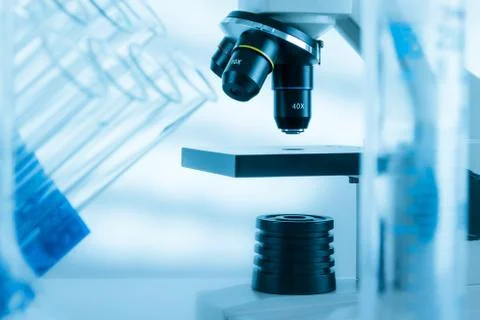 Laboratory microscope lens.modern microscopes in a lab Foto stock