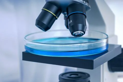 Laboratory microscope lens.modern microscopes in a lab Foto stock