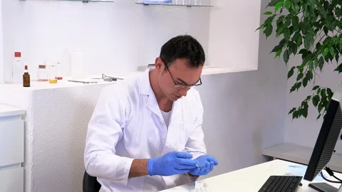 Laboratory of pharmacists for the study of various medicines Stockbeeldmateriaal 117404526