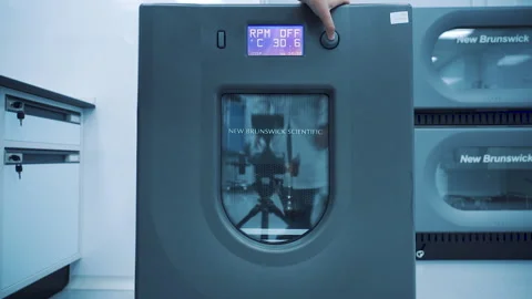 Laboratory Shaker machine shaking beaker wide shot slow motion Stock-Footage 158668486