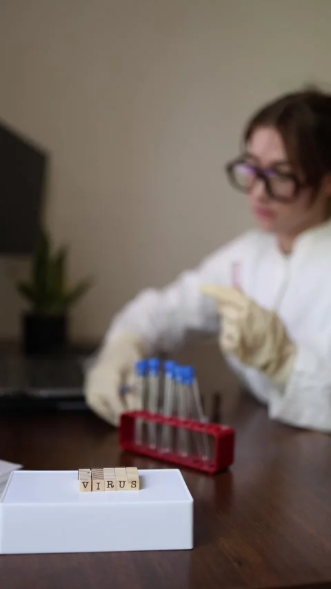 Laboratory specialist analyzing blood sample 库存影片 337336632