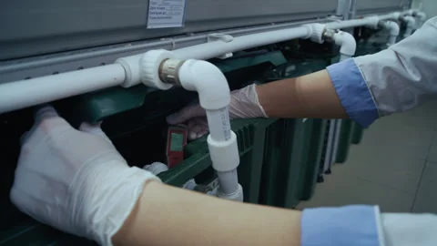 Laboratory technician measuring water in a hydroponic farm 스톡 동영상 331291193