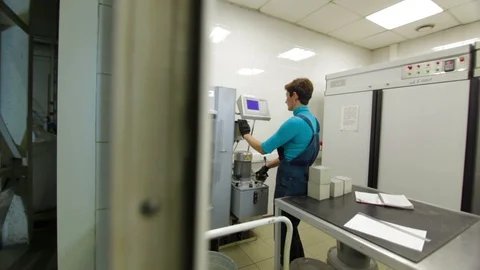 Laboratory tests in production of cement and concrete Video stock 90995284