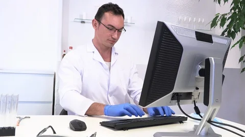 Laboratory worker analyzes and reports Stock Footage 117403362