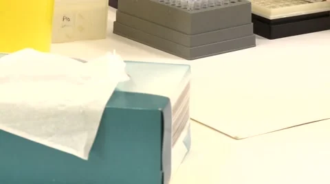 Laboratory worker putting samples in tubes with micropipette Video stock 65448373