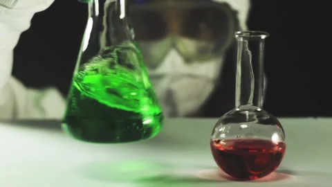 Laboratory Worker Watching On Reactives Reaction 스톡 동영상 131781158