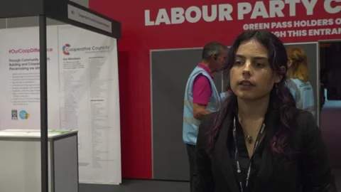 Labour delegates react to the Deputy Leader hustings  Video stock 318161033