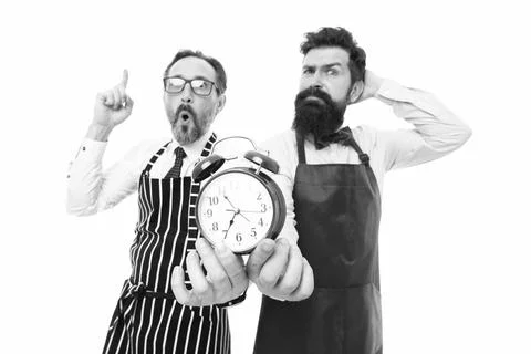 Lack of time. Check what time is it. It is lunch time. Men cooks with alarm Stockfoto's