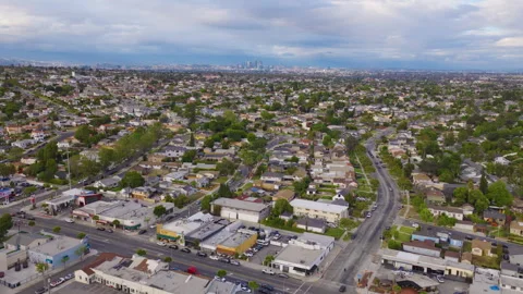 Ladera Heights Aerial Pullback View With Downtown Los Angeles Skyline 01 Видео 334356798